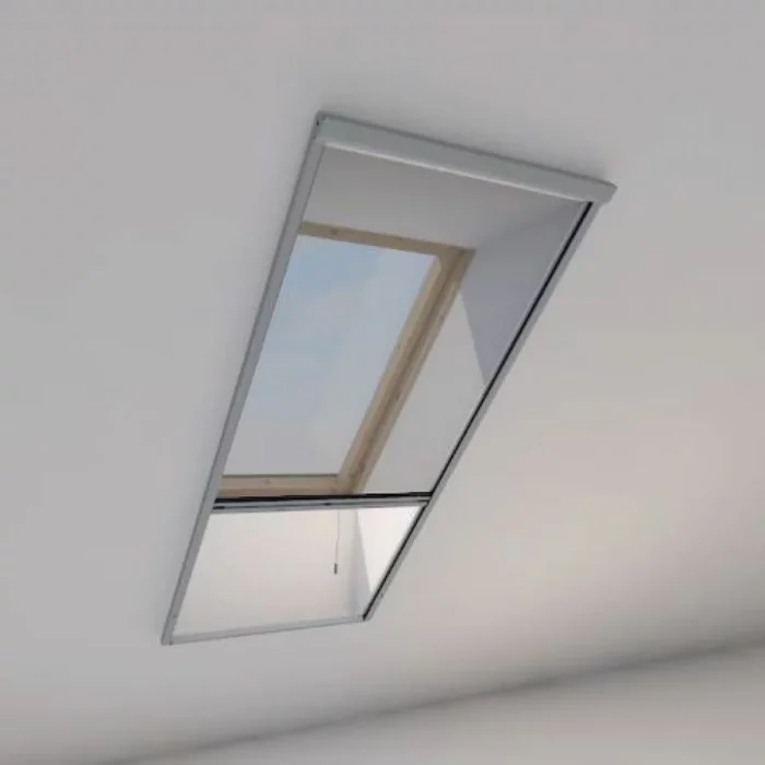 moustiquaire-fenetre-toit-velux-maisonbleue (1)